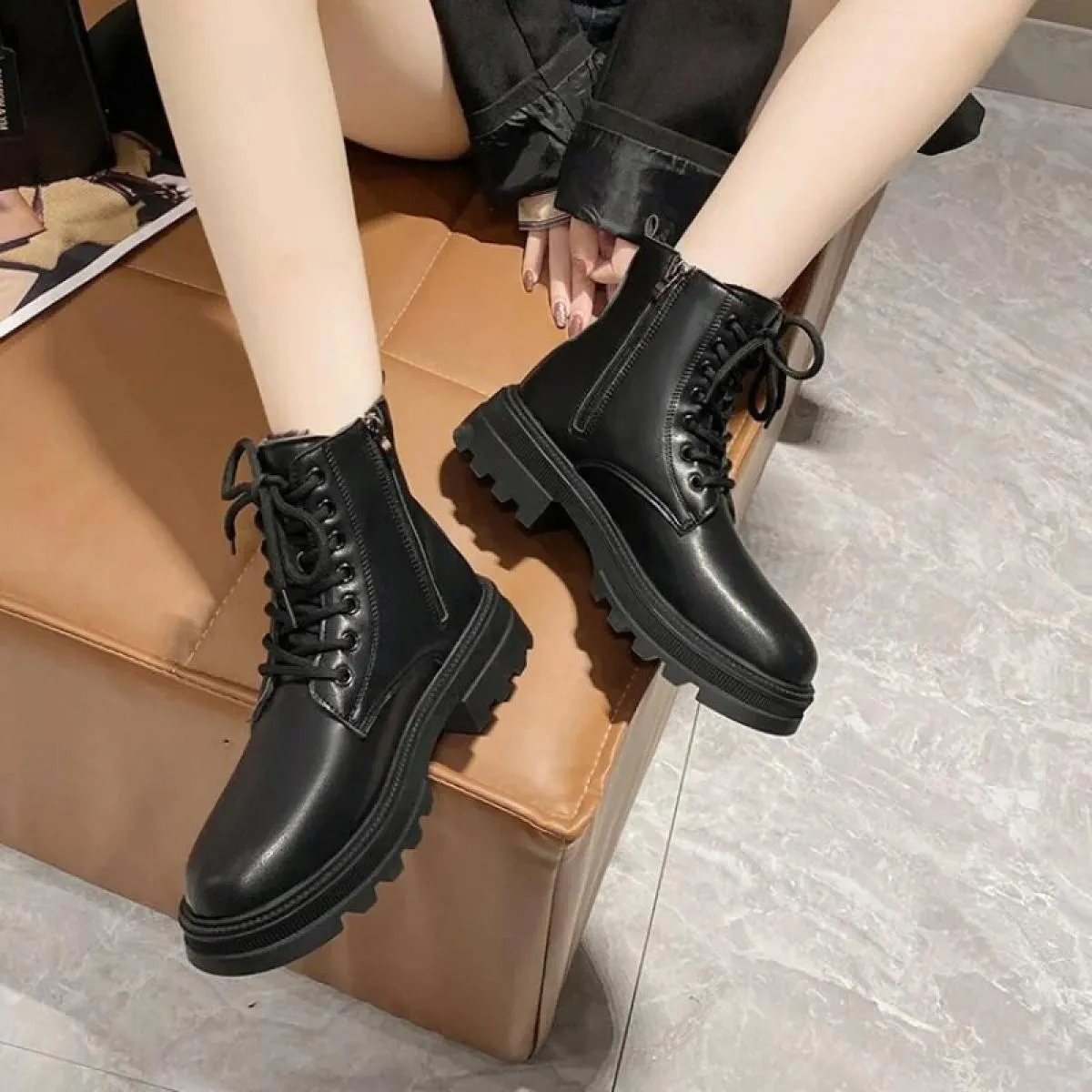 2022 nuovi stivali Martin autunno inverno piattaforma da donna stivaletti neri per donna scarpe corte stile britannico in peluch