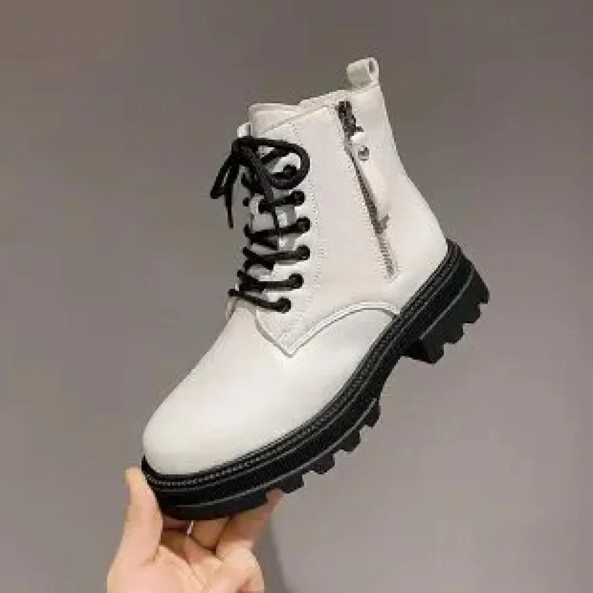 2022 nuovi stivali Martin autunno inverno piattaforma da donna stivaletti neri per donna scarpe corte stile britannico in peluch