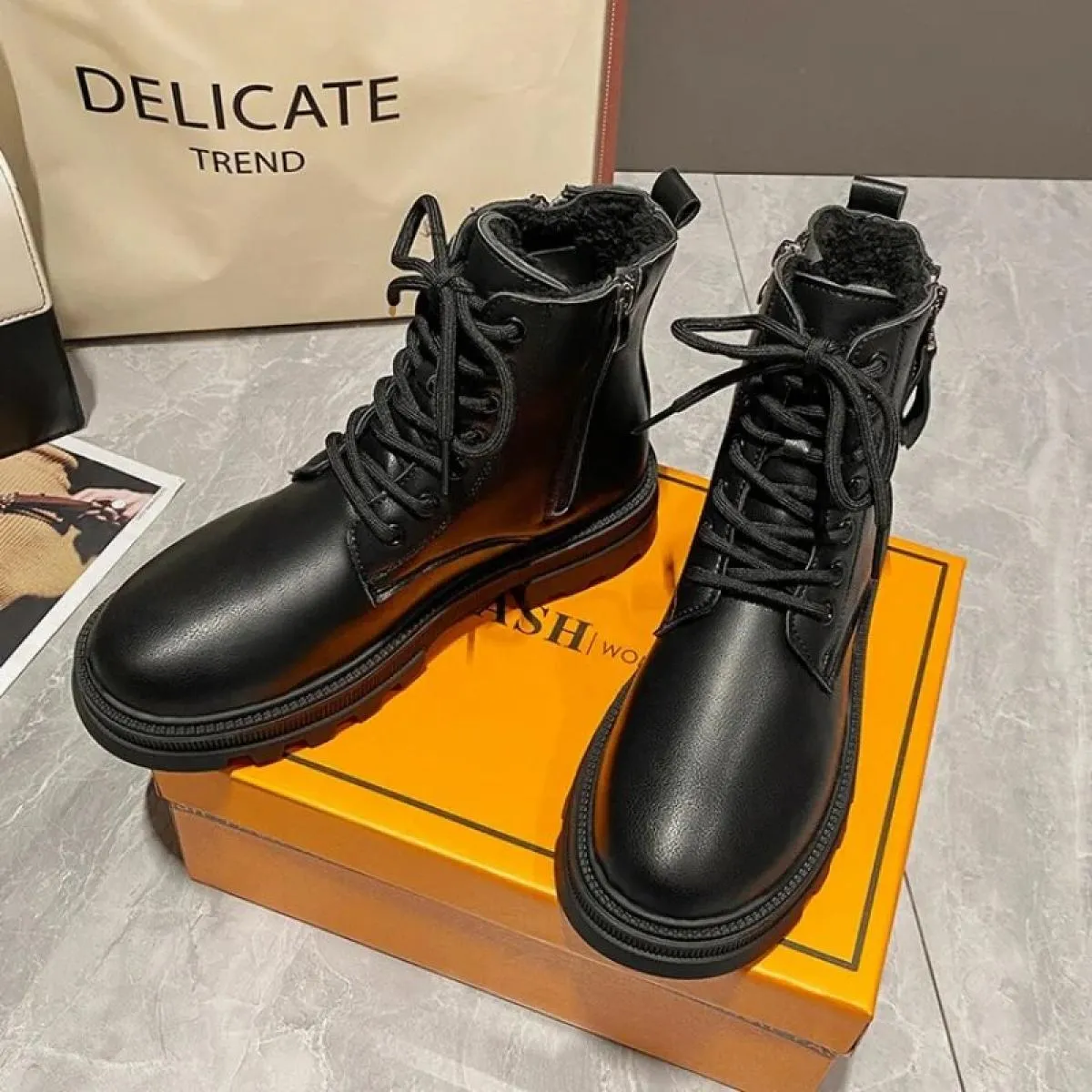 2022 nuovi stivali Martin autunno inverno piattaforma da donna stivaletti neri per donna scarpe corte stile britannico in peluch