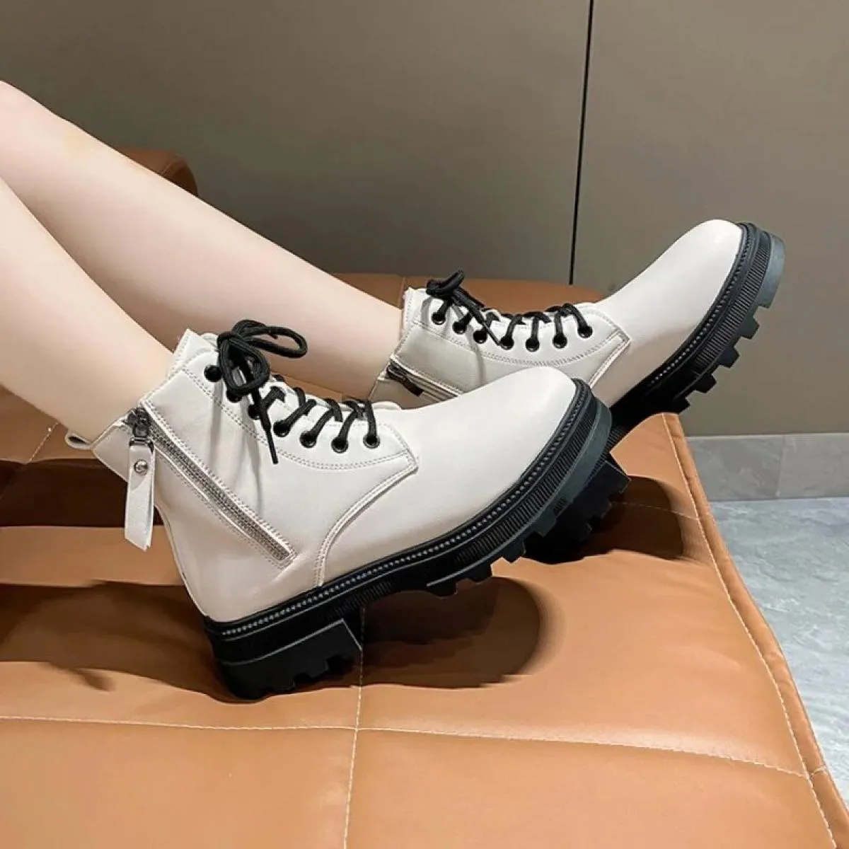 2022 nuovi stivali Martin autunno inverno piattaforma da donna stivaletti neri per donna scarpe corte stile britannico in peluch