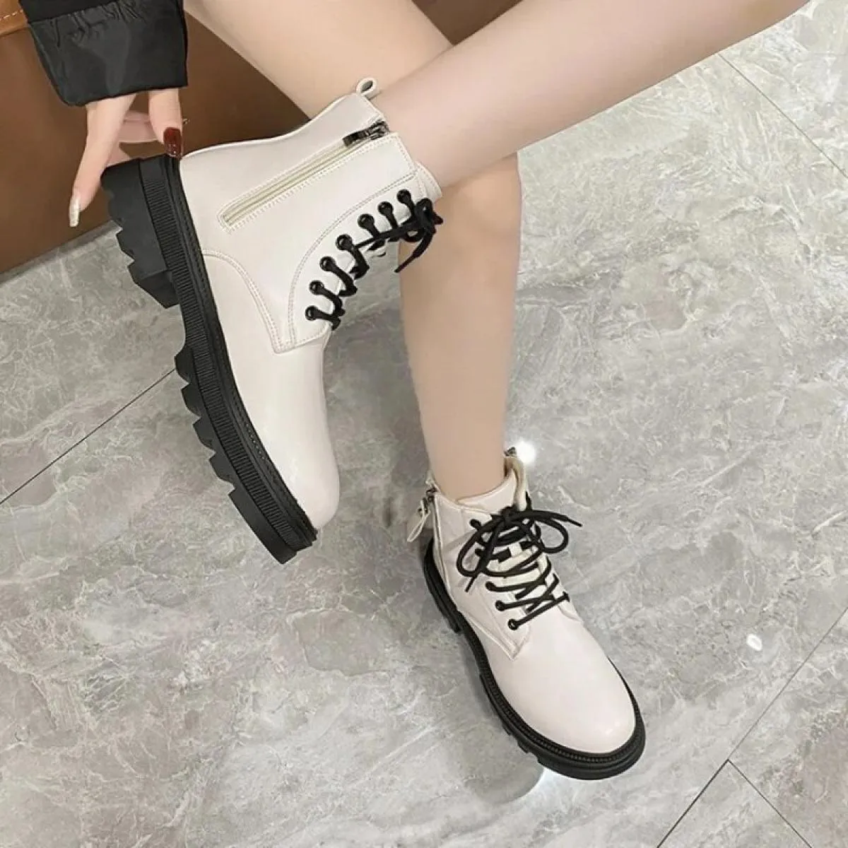 2022 nuovi stivali Martin autunno inverno piattaforma da donna stivaletti neri per donna scarpe corte stile britannico in peluch