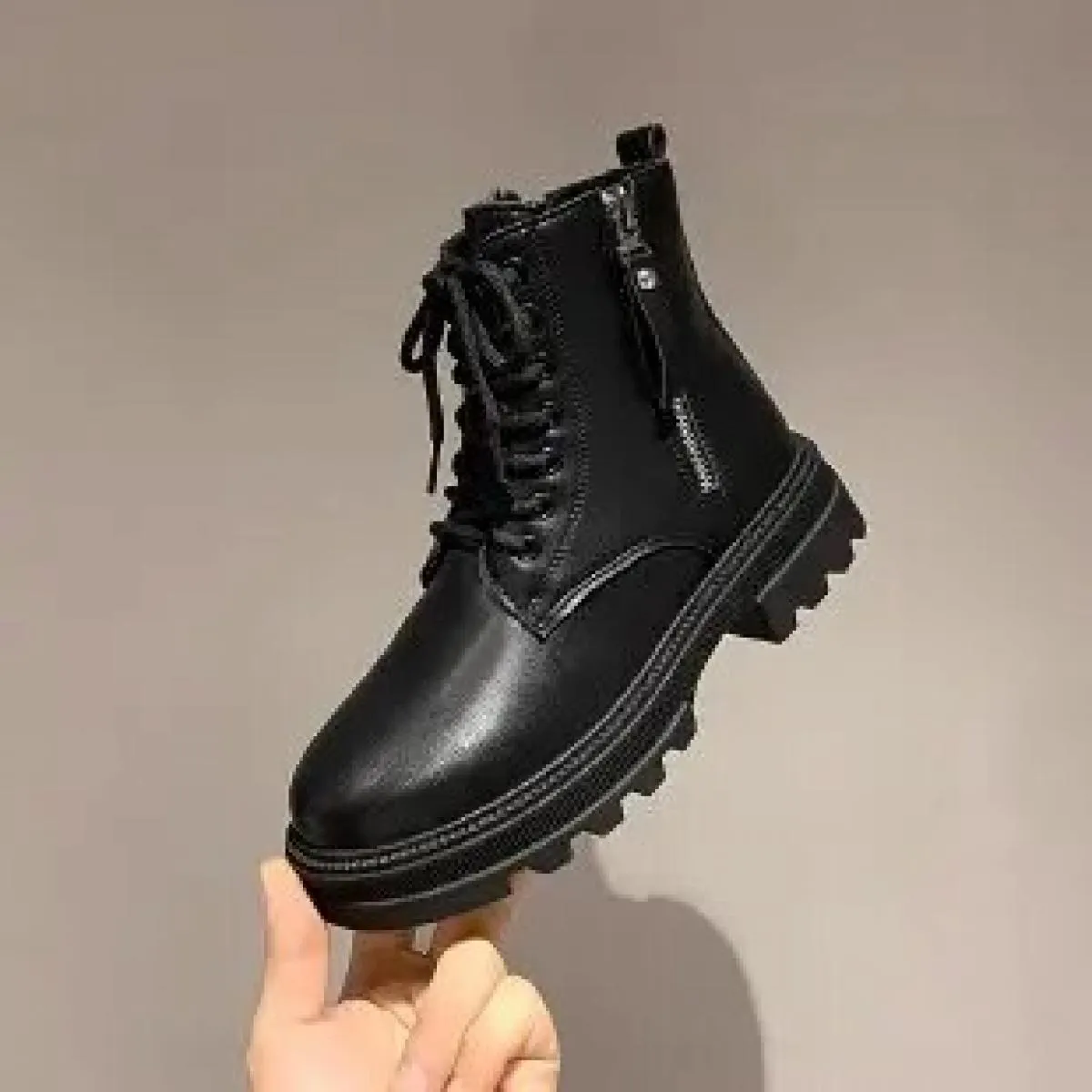 2022 nuovi stivali Martin autunno inverno piattaforma da donna stivaletti neri per donna scarpe corte stile britannico in peluch