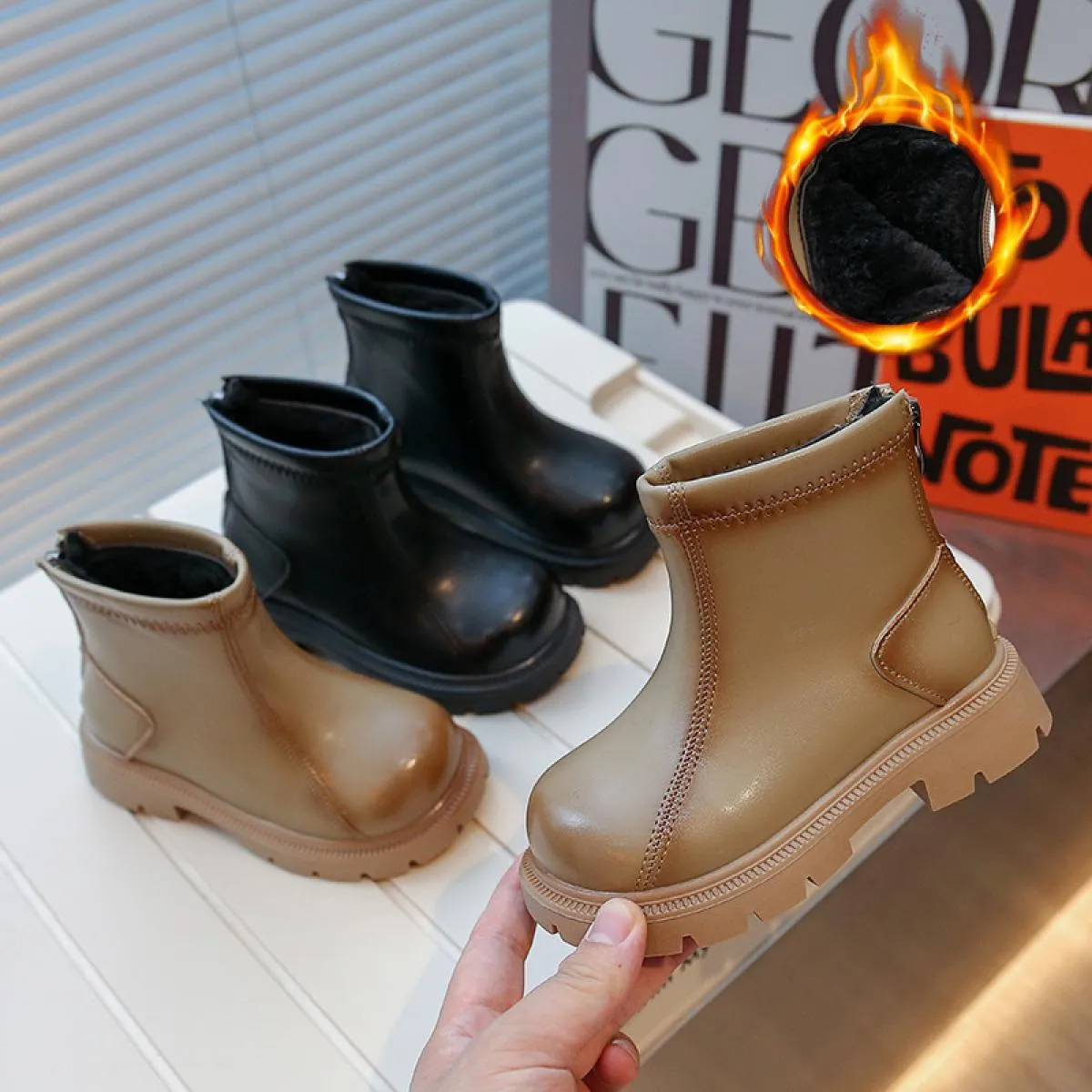 2023 Scarpe con plateau Stivali per bambini Punta tonda Cerniera posteriore Autunno Inverno Stivaletti alla moda resistenti al f