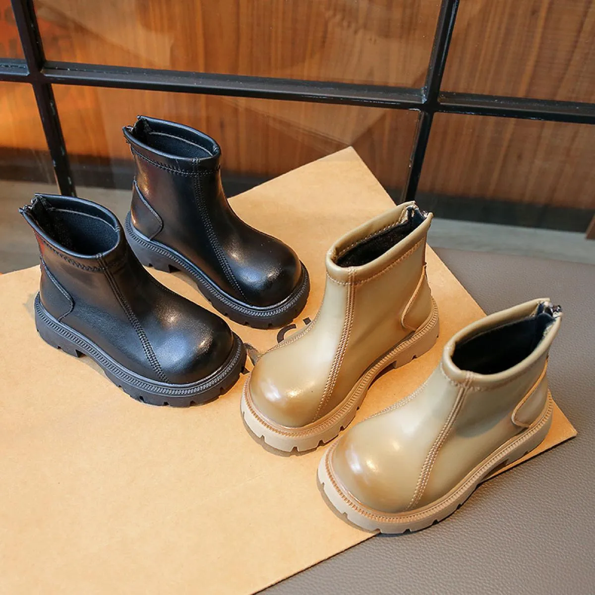 2023 Scarpe con plateau Stivali per bambini Punta tonda Cerniera posteriore Autunno Inverno Stivaletti alla moda resistenti al f
