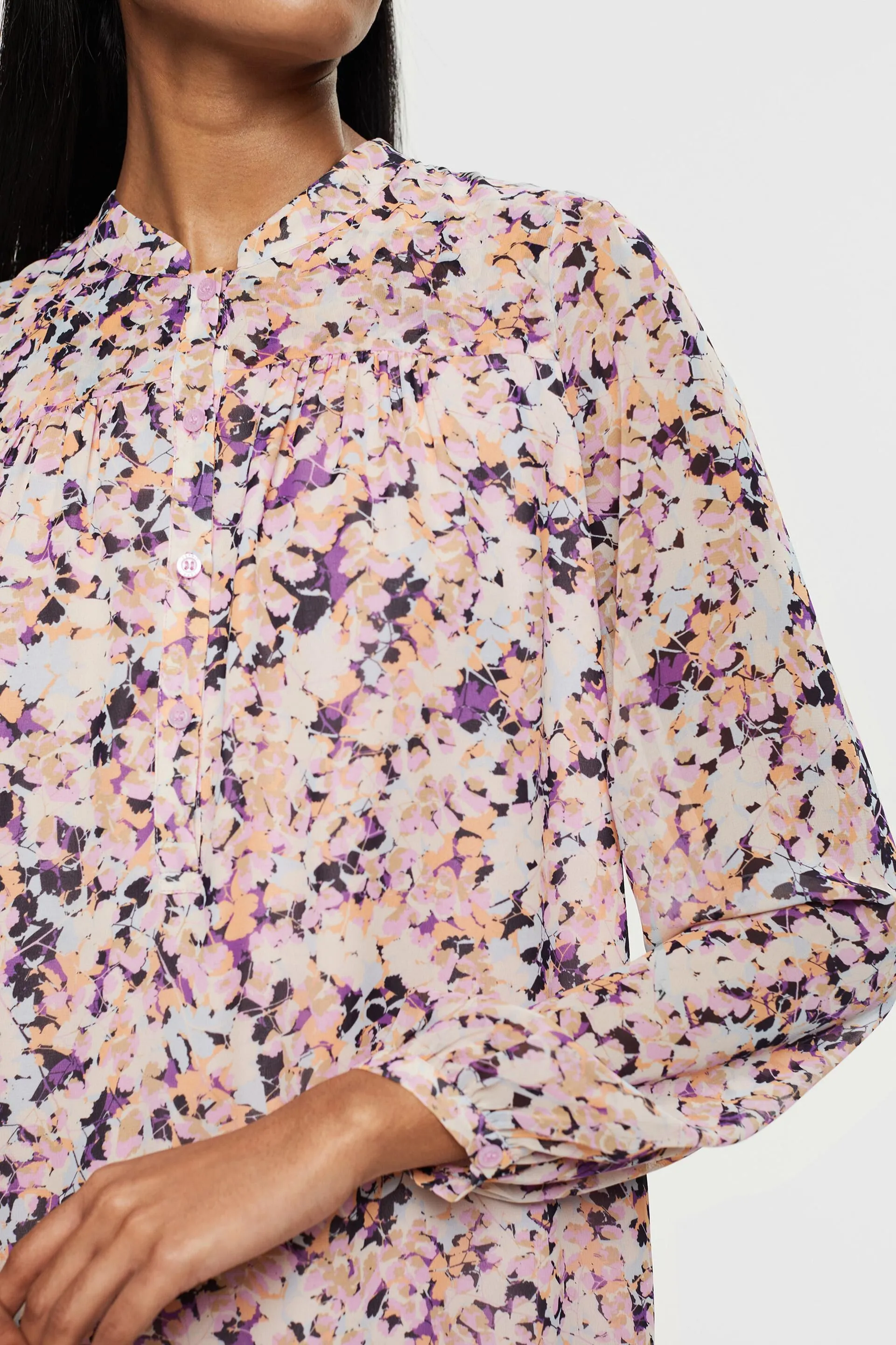 Abito mini in chiffon a fantasia