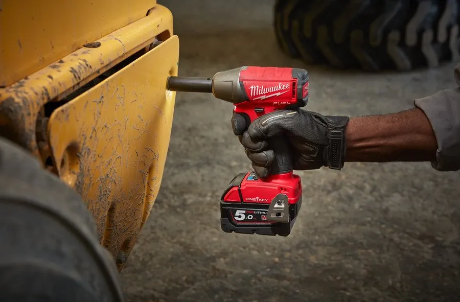 Avvitatore ad impulsi Milwaukee M18 ONEIWF12 attacco quadro F in Kit