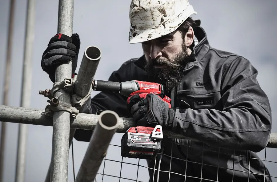 Avvitatore ad impulsi Milwaukee M18 ONEIWF12 attacco quadro F in Kit