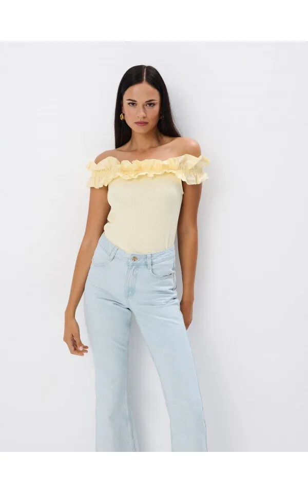 Blusa a spalle scoperte