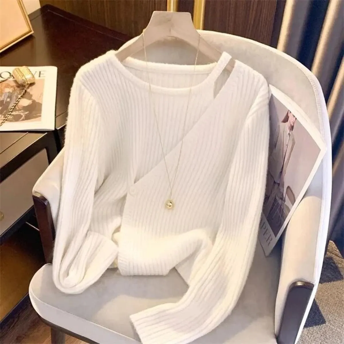 Chic Design Sense Button Cross Knit Women 2023 Autunno Inverno Nuova nicchia addensata maglione