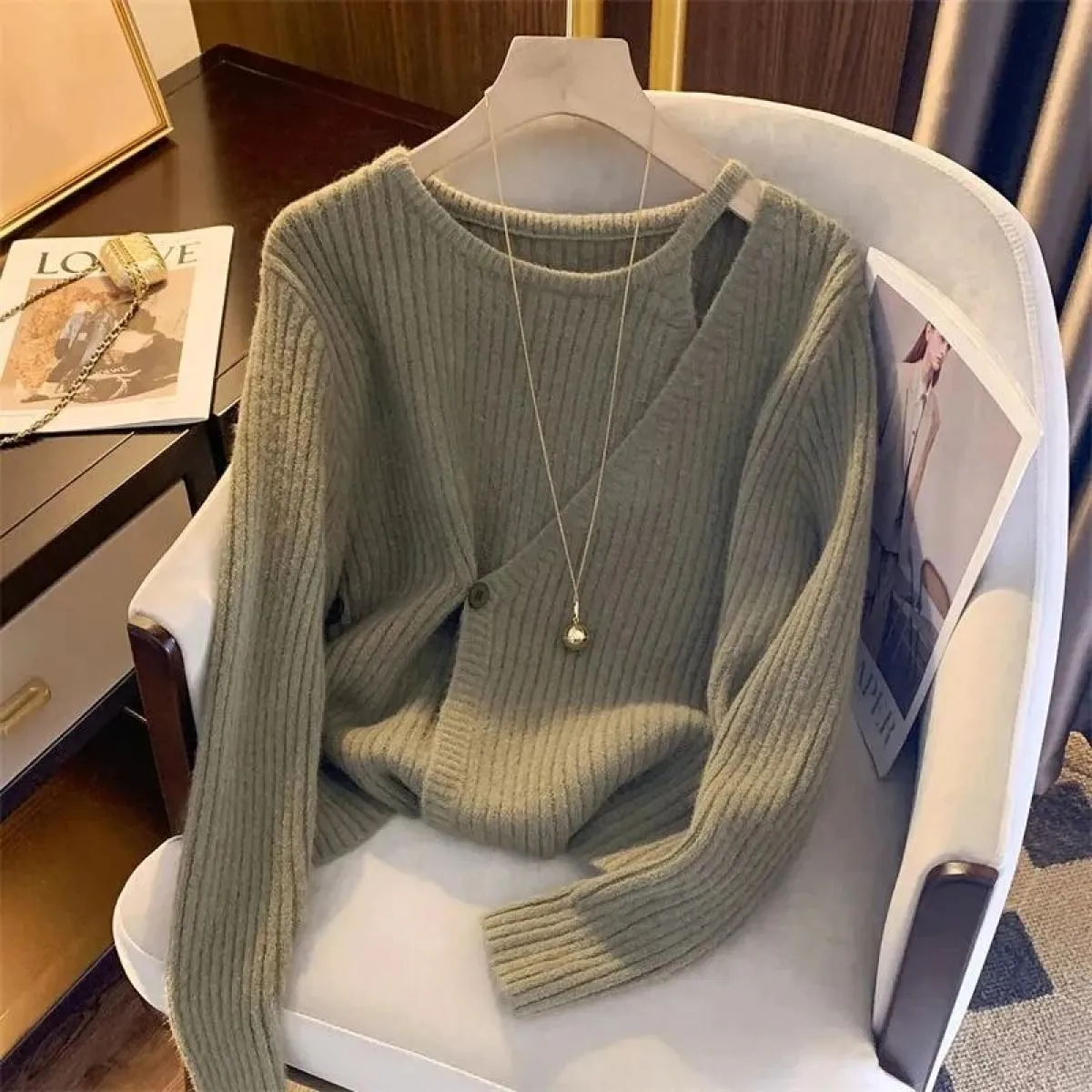 Chic Design Sense Button Cross Knit Women 2023 Autunno Inverno Nuova nicchia addensata maglione
