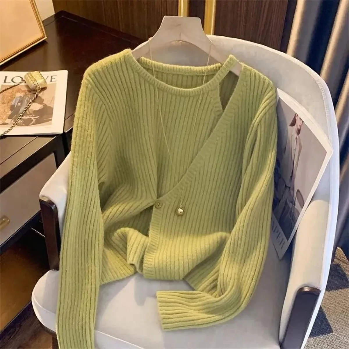 Chic Design Sense Button Cross Knit Women 2023 Autunno Inverno Nuova nicchia addensata maglione