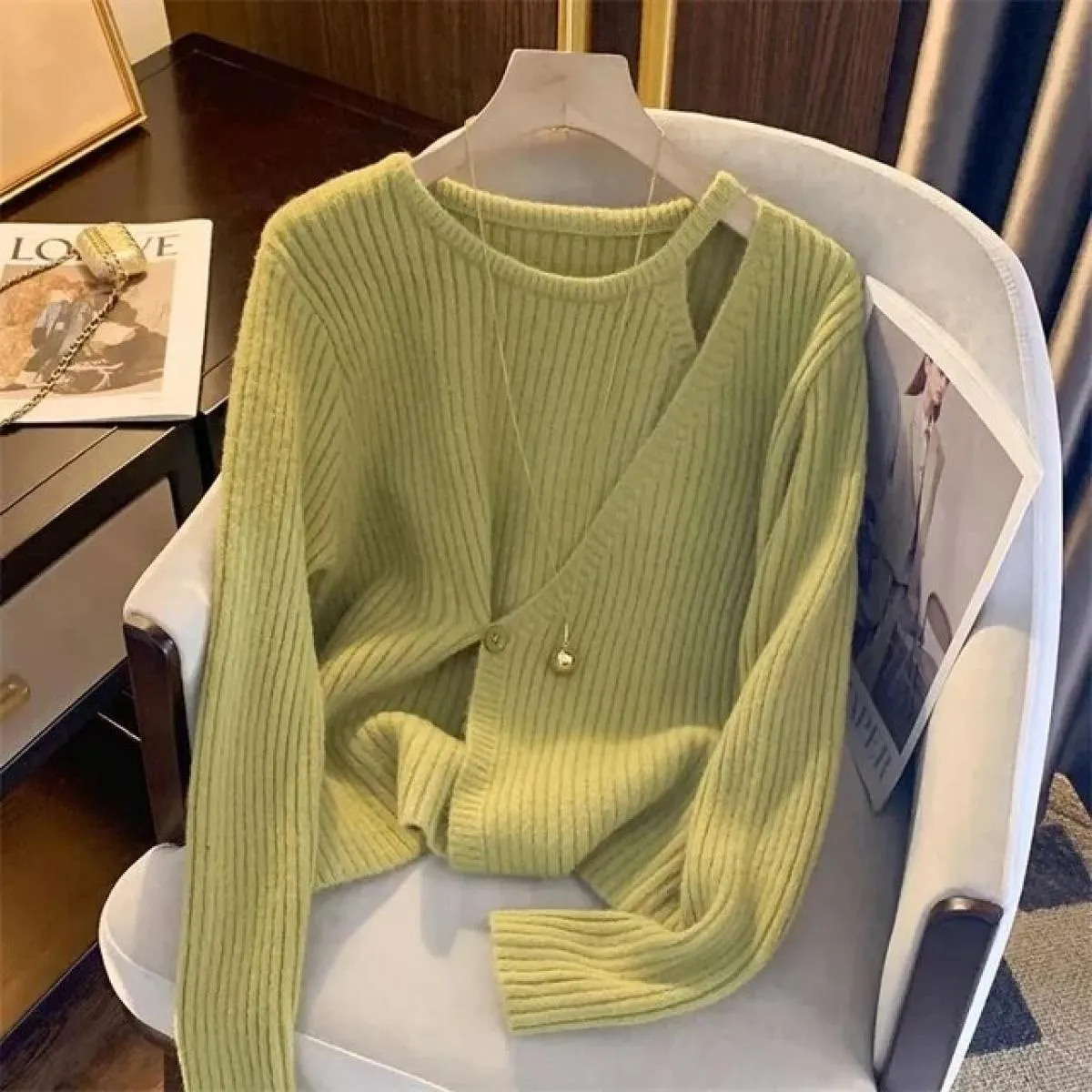 Chic Design Sense Button Cross Knit Women 2023 Autunno Inverno Nuova nicchia addensata maglione