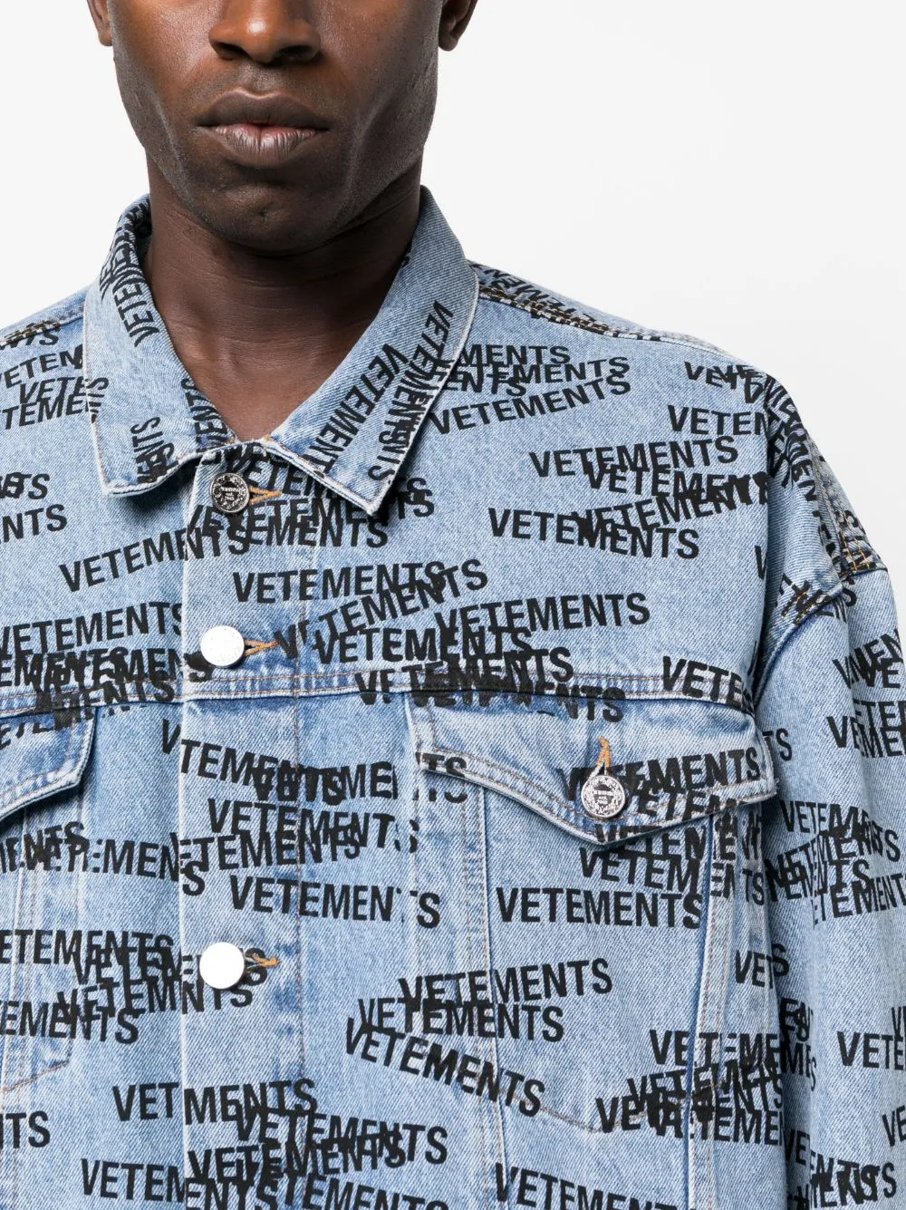 giacca denim logo all over