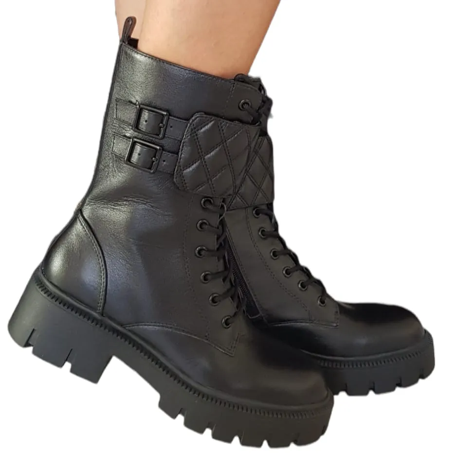 Guess Anfibio Bikers pelle Black fibie  fondo gomma carro armato 4,5 cm. rif. G651