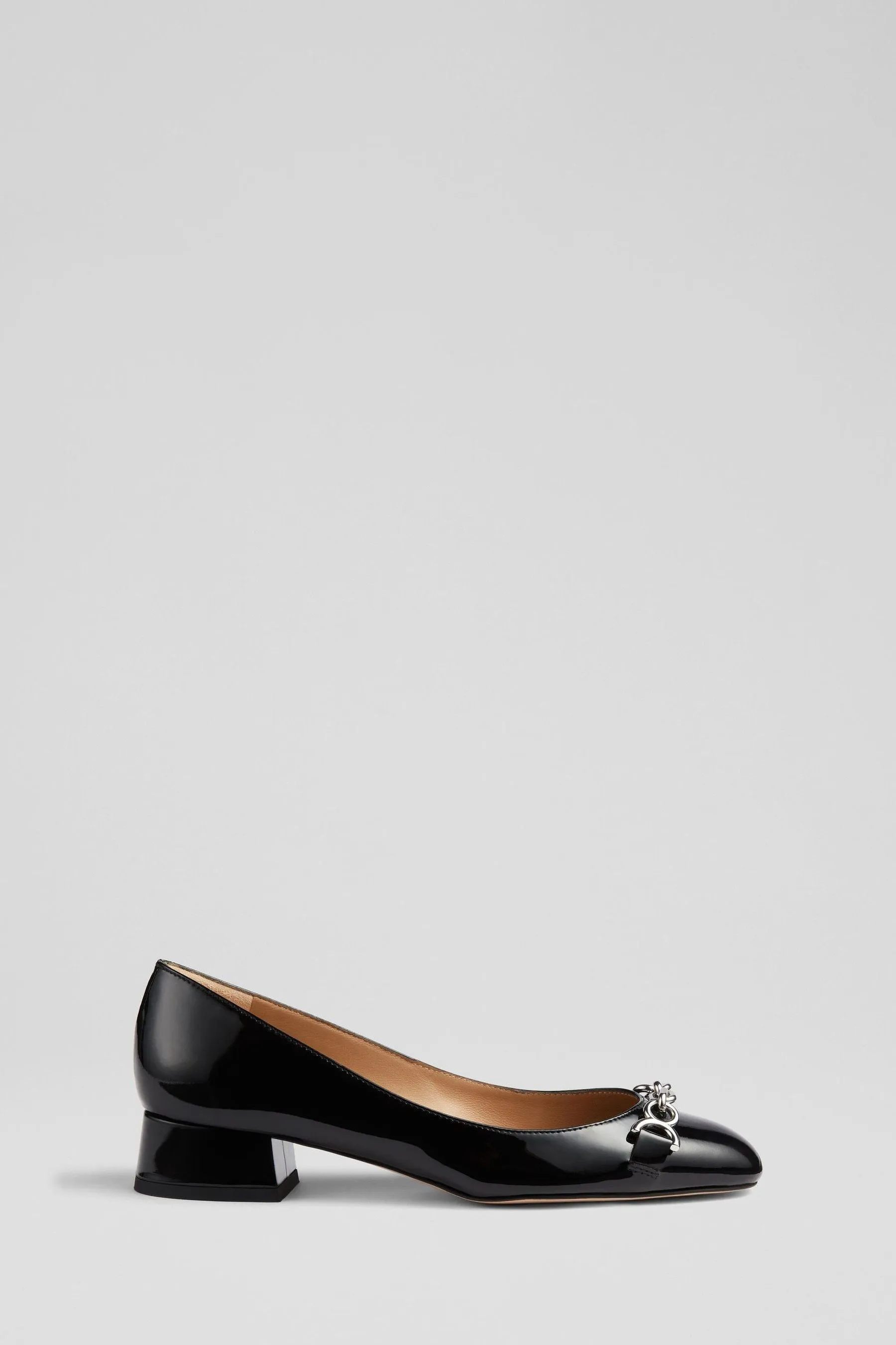 LK Bennett - Blakely - Sneakers in vernice con morsetto
