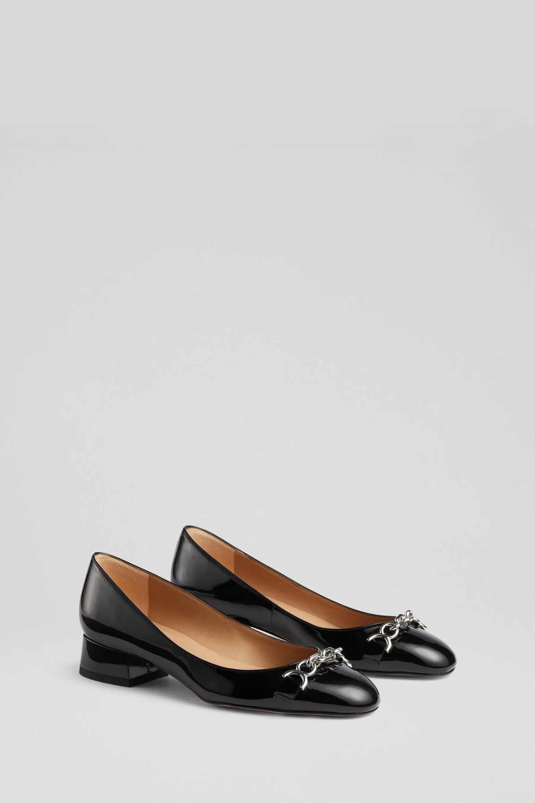 LK Bennett - Blakely - Sneakers in vernice con morsetto