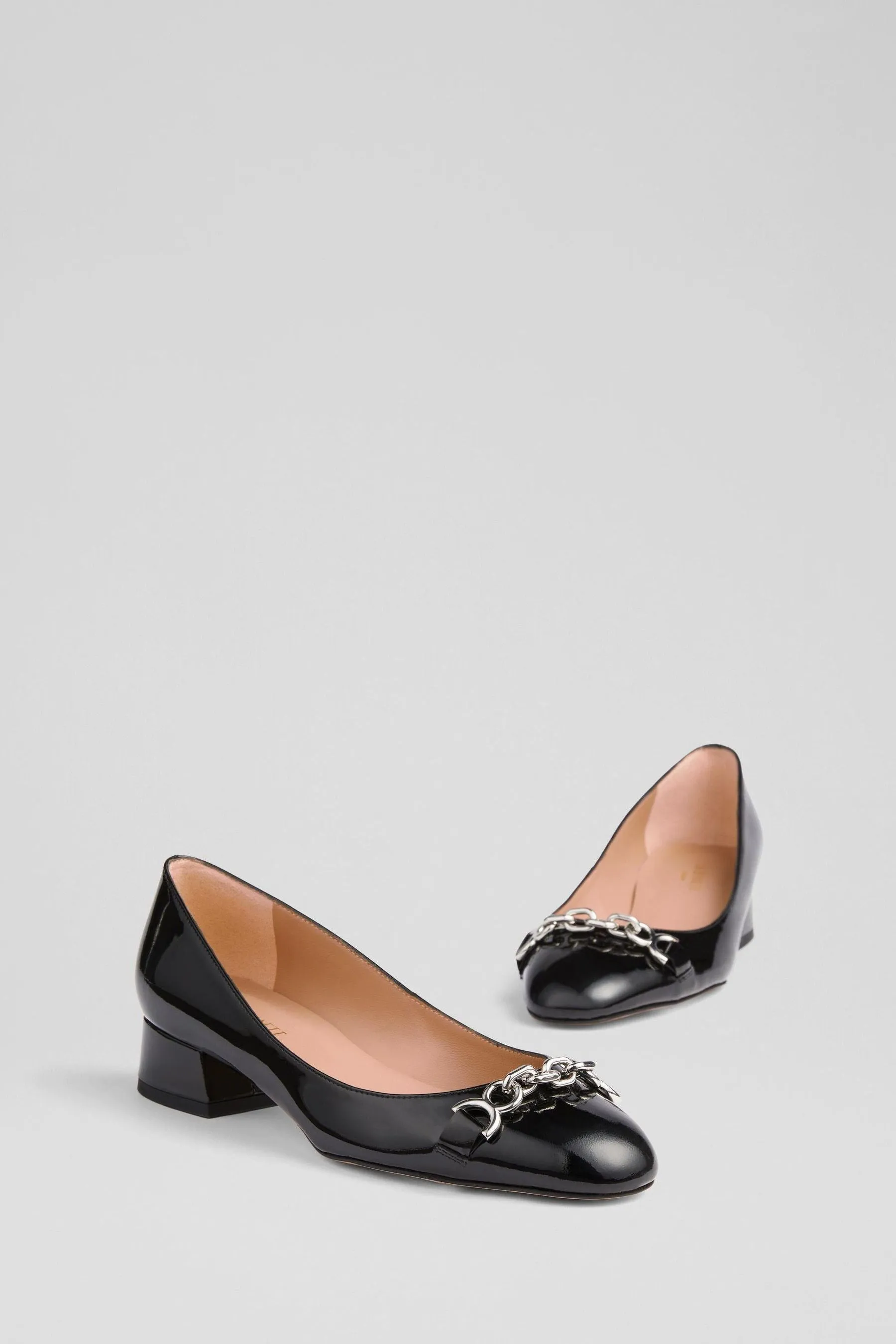 LK Bennett - Blakely - Sneakers in vernice con morsetto