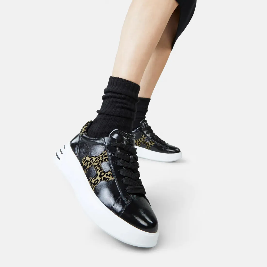 Sneaker Hogan Rebel H564 in vernice nera con H leopardata