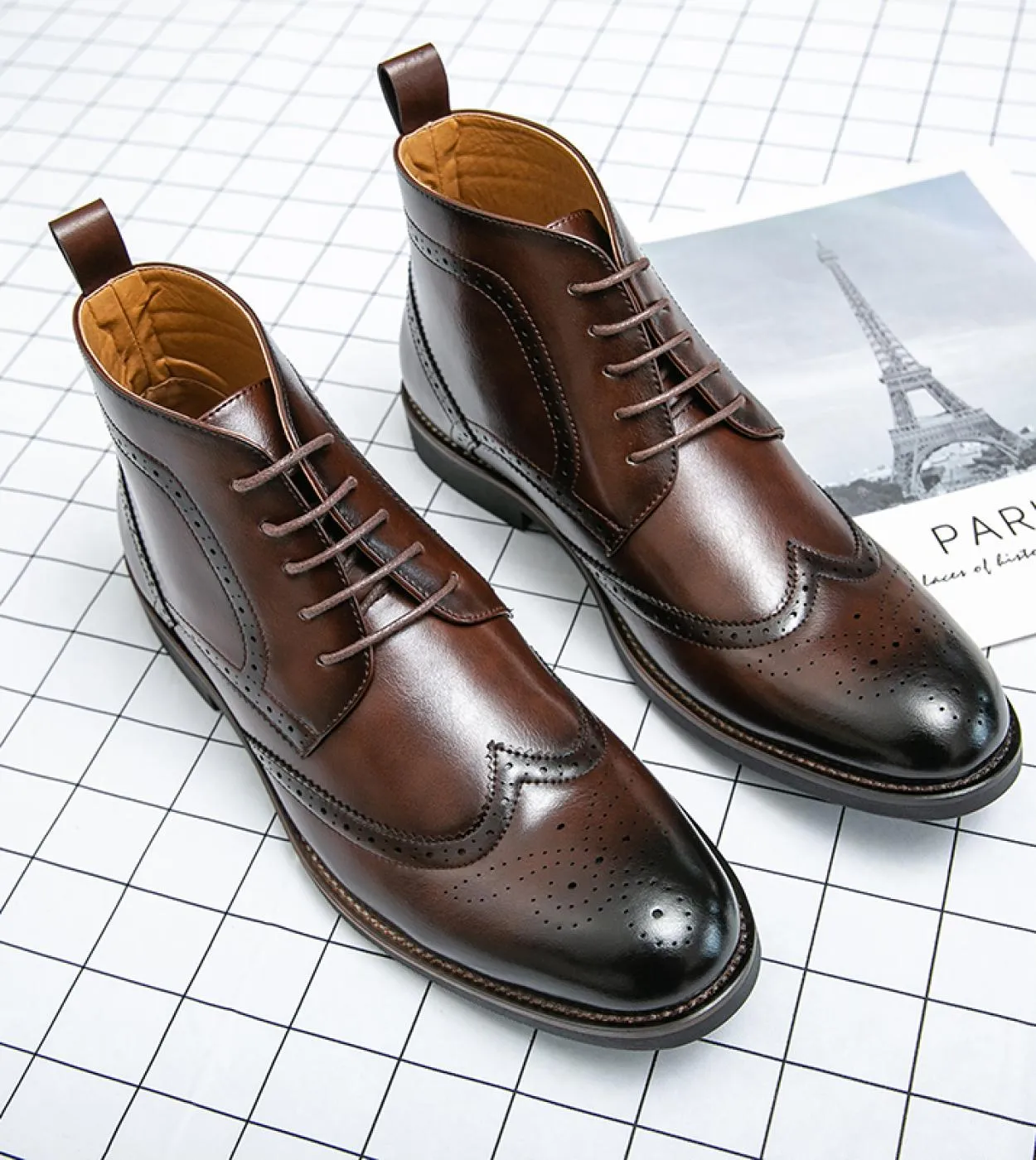 Stivaletti britannici Scarpe da uomo Moda Retro Tinta unita Pu Punta tonda Bullock Punta alare intagliata Stringata Casual Strad
