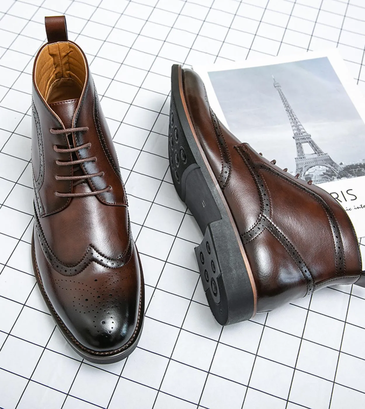 Stivaletti britannici Scarpe da uomo Moda Retro Tinta unita Pu Punta tonda Bullock Punta alare intagliata Stringata Casual Strad