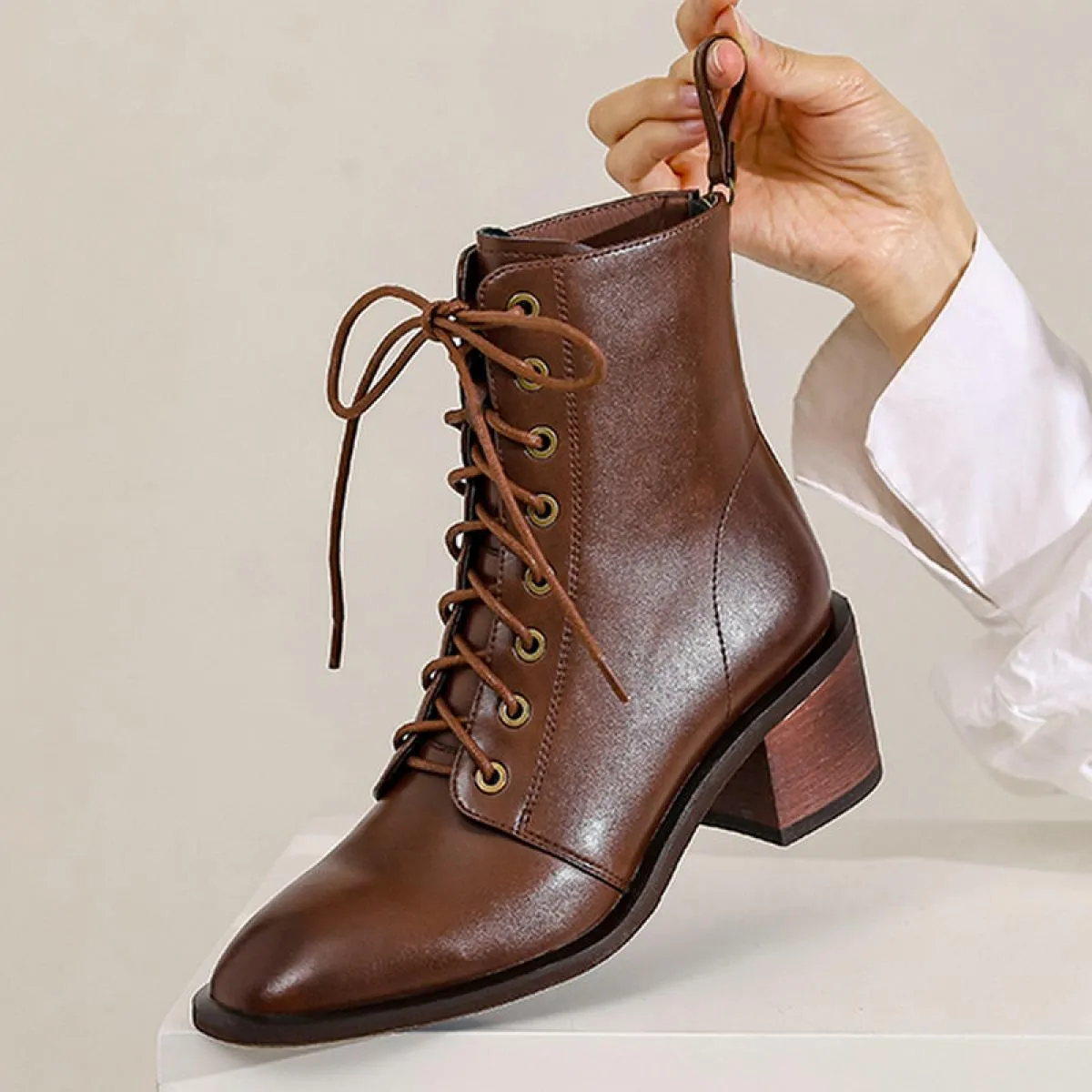 Stivaletti con cerniera posteriore Stivali con tacco quadrato stringati in vera pelle 2024 Scarpe invernali con punta quadrata D