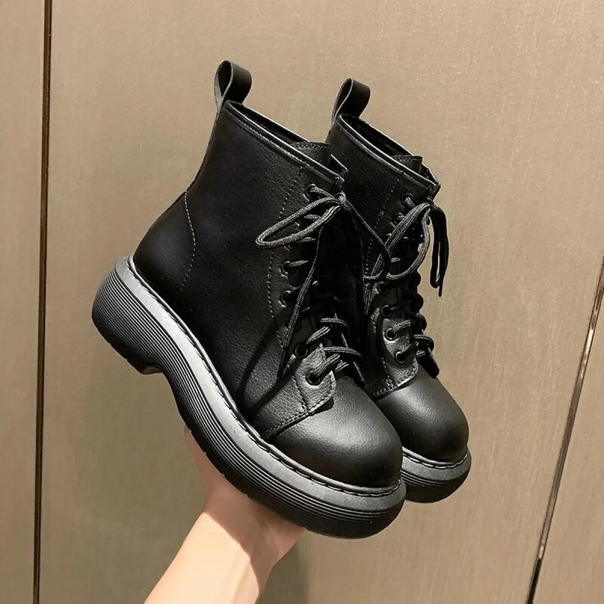 Stivaletti da donna alla moda in stile britannico 2022 scarpe femminili autunno stivali stringati piattaforma calzature da donna
