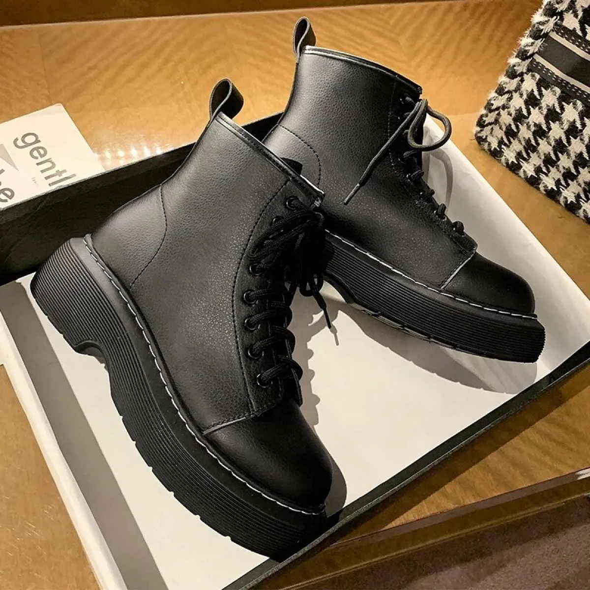 Stivaletti da donna alla moda in stile britannico 2022 scarpe femminili autunno stivali stringati piattaforma calzature da donna