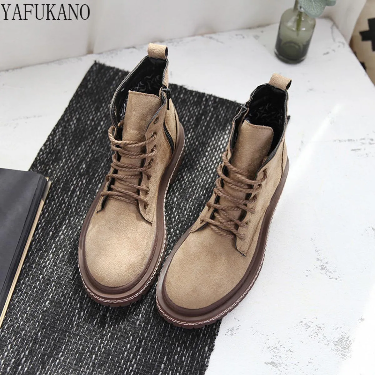 Stivali da donna stile britannico Autunno da donna Nuovi stivaletti con tacco grosso in pelle scamosciata retrò Stringati Stival