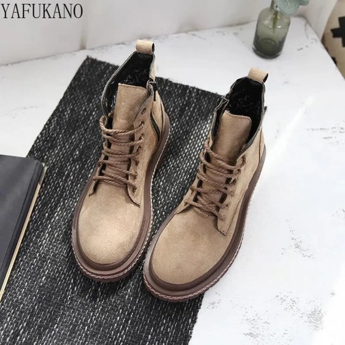 Stivali da donna stile britannico Autunno da donna Nuovi stivaletti con tacco grosso in pelle scamosciata retrò Stringati Stival