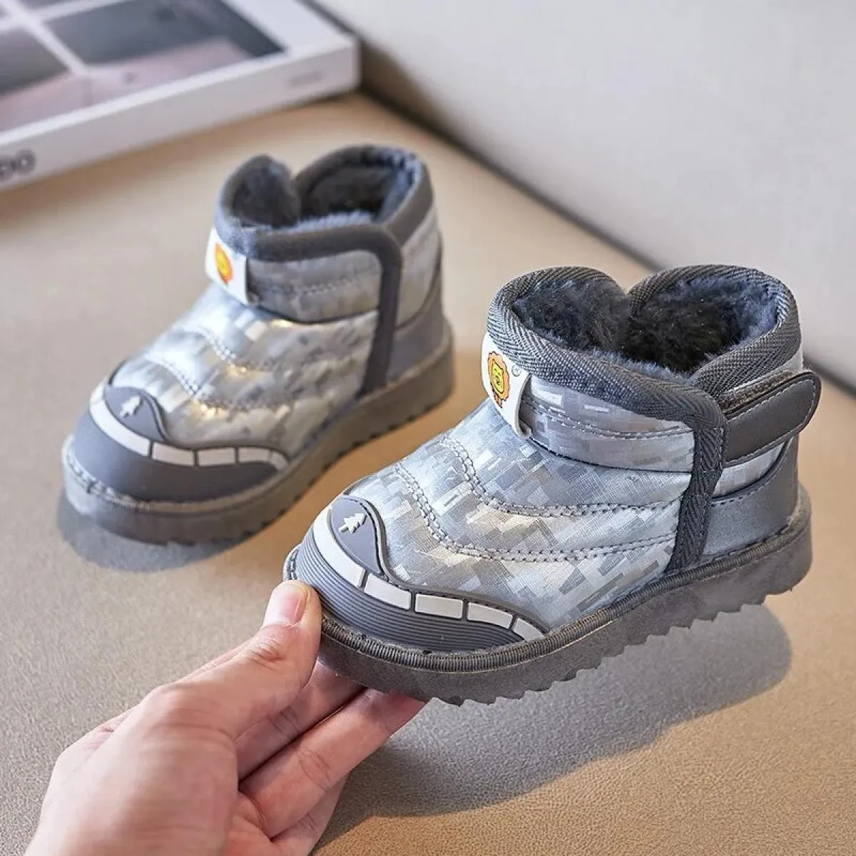 Stivali impermeabili per bambini Nuovi stivali da neve invernali 2024 per ragazze dei ragazzi Stivaletti antiscivolo alla moda S